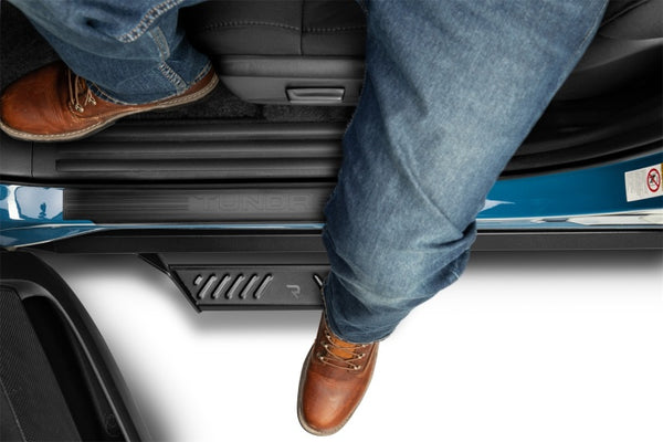Predator Pro Step System CrewMax - Tex. Black — 07-17 Toyota Tundra